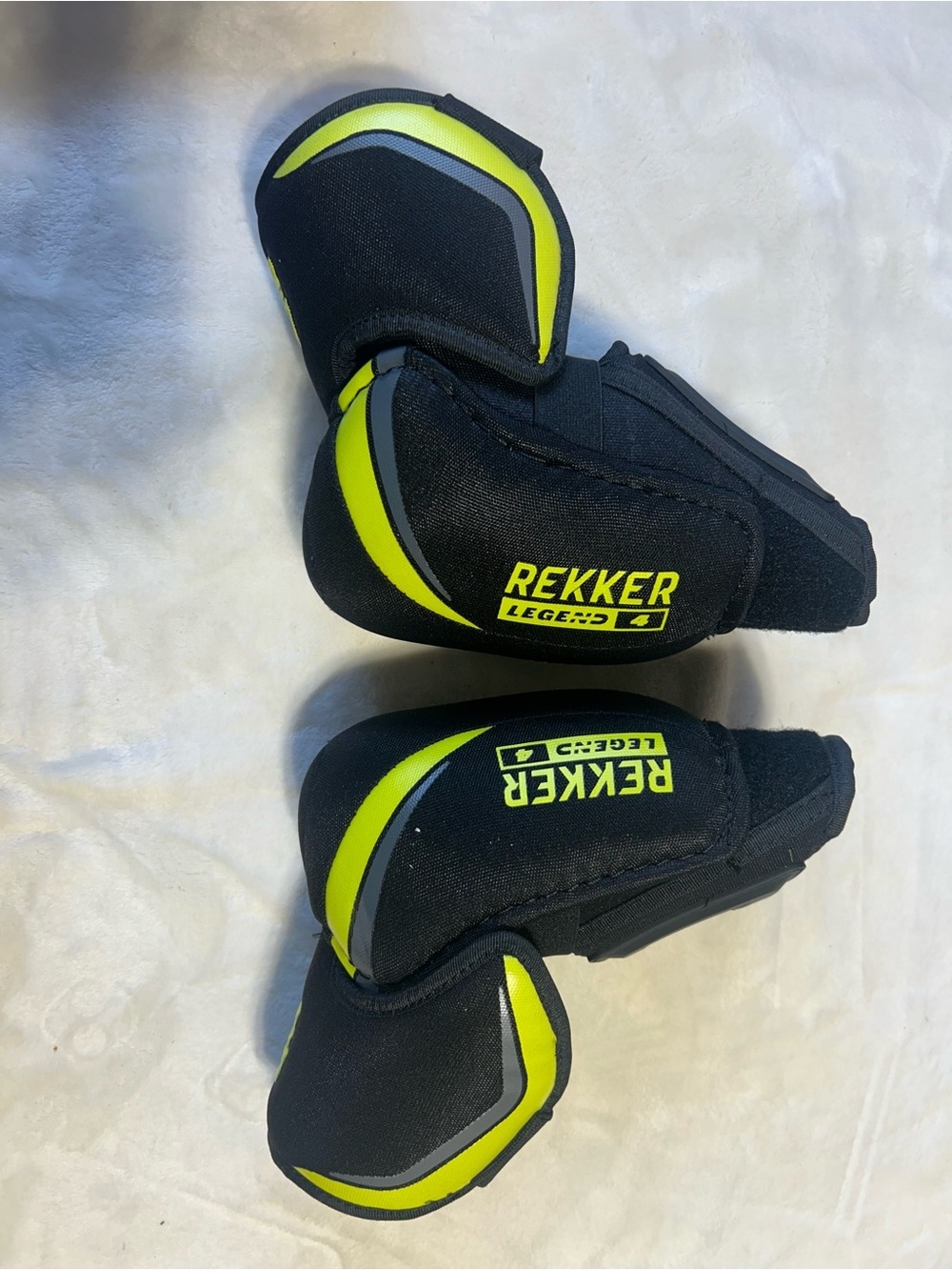 Sherwood Rekker Legend 4 Senior hockey elbow pads